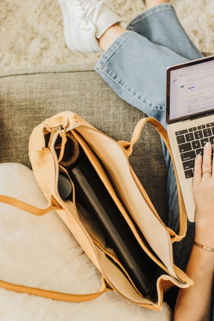 Balo doanh nghiệp đi công tác đựng laptop thời trang
