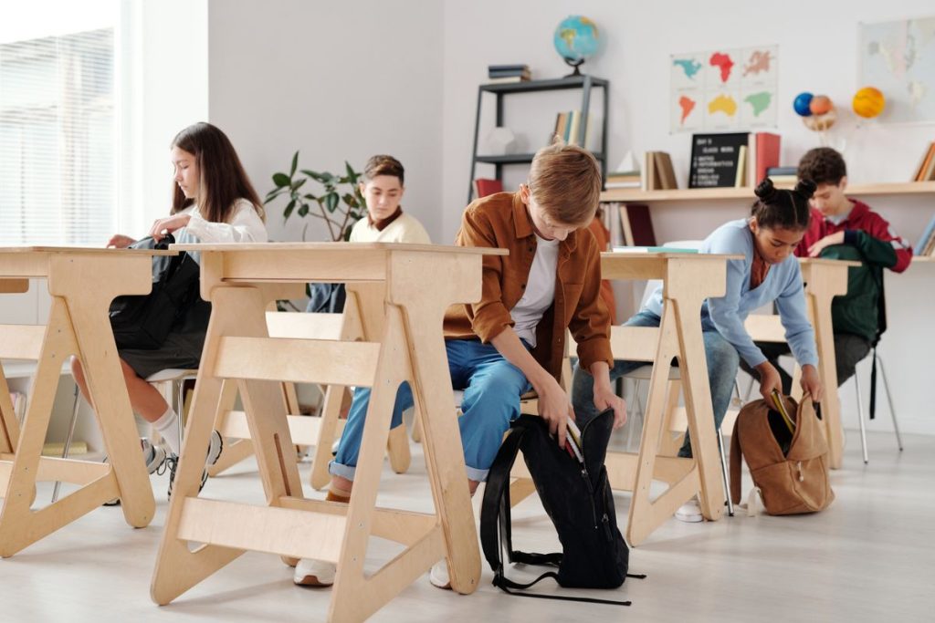 Balo trẻ em đựng sách vở nhiều ngăn, gọn gàng